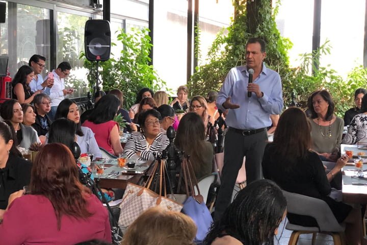 Mauricio Kuri expone a empresarias de Querétaro los retos que afronta el país